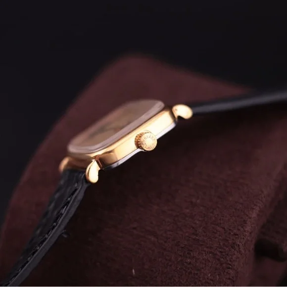 1980s Longines Women’s Dress Watch
Manual-Winding, Gold-Plated
Ref. No. 817-1171 - Picture 7 of 13